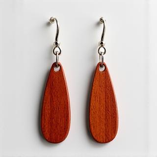 Aretes colgantes de cedro acabado natural