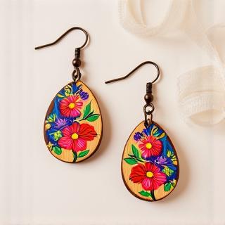 Aretes pintados con motivos florales